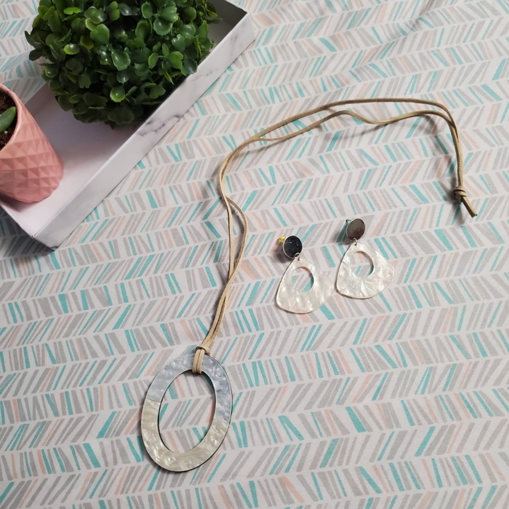 Cream cute necklace with earrings